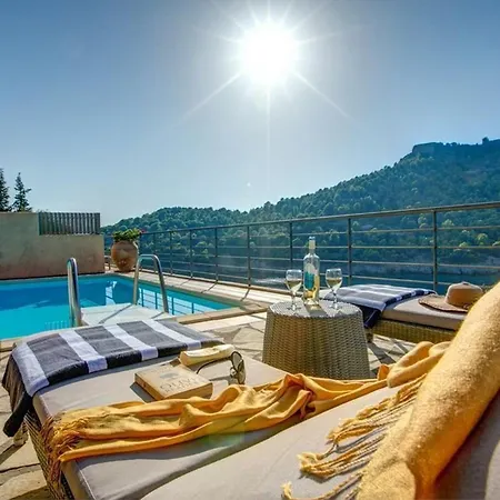 Villa Kazaana: Seafront Kefalonia Retreat With Pool And Views *